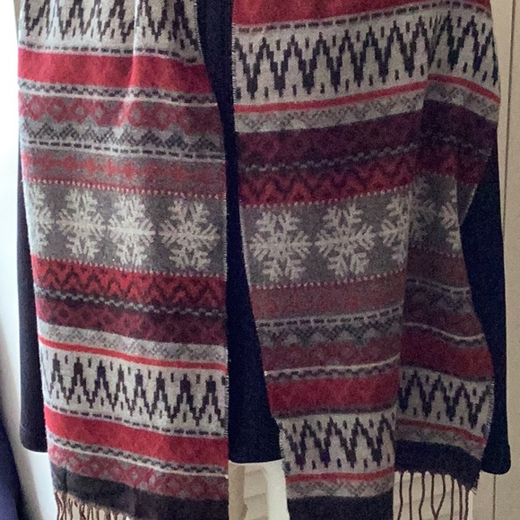 V. Fraas Cashmink Scarf - Red and Brown Pattern - Picture 9 of 9